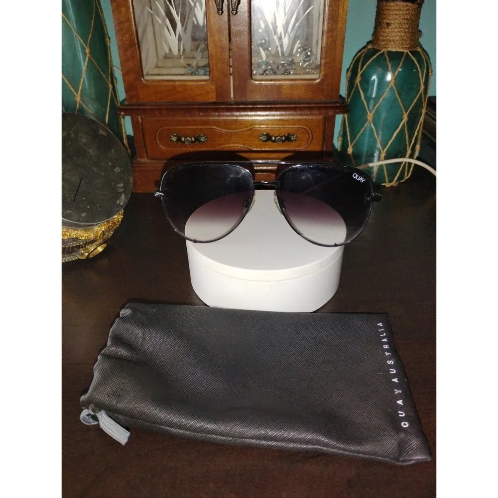 Quay Australia High Key 111 Aviator Sunglasses Black Gradient w/ Case Very Good